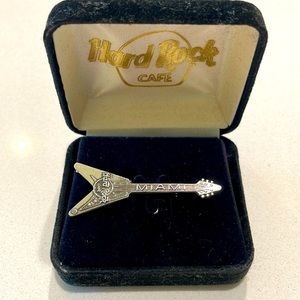 Hard Rock Cafe silver guitar Miami pin